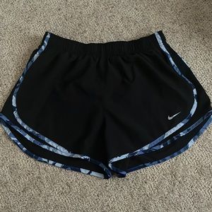 Nike tempo short
